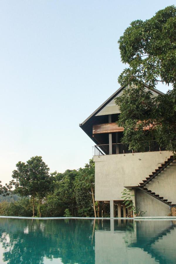 Ahas Gawwa Hotel Padukka Exterior photo